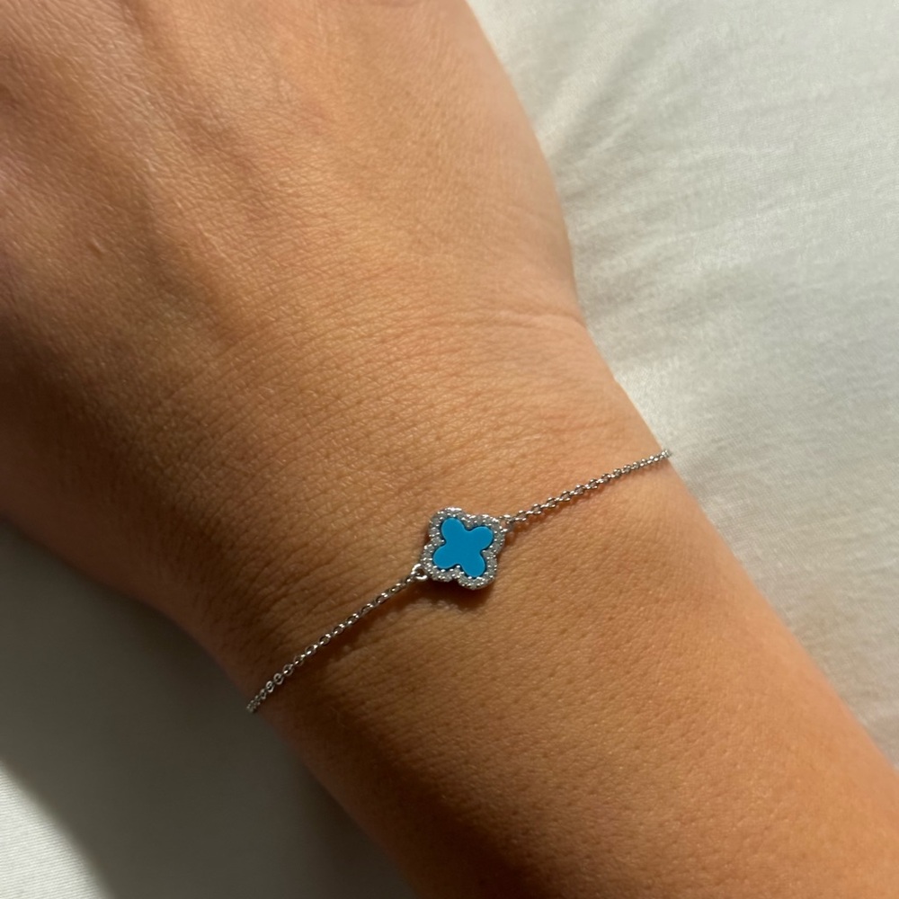 Mini clover bracelet